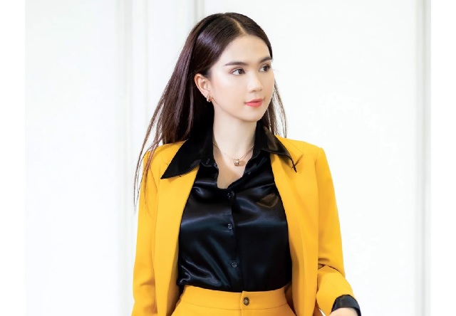 Bộ vest nữ công sở màu vàng váy ngắn - Phối áo đen